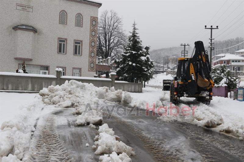 İLÇE GENELİNDE KAR MÜCADELESİ SÜRÜYOR