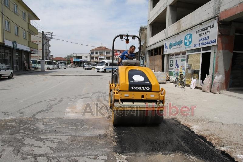 İLÇE MERKEZİNDE ASFALT YAMA ÇALIŞMALARI DEVAM EDİYOR