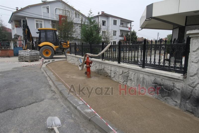 İLÇE MERKEZİNDE KALDIRIM ÇALIŞMALARI DEVAM EDİYOR