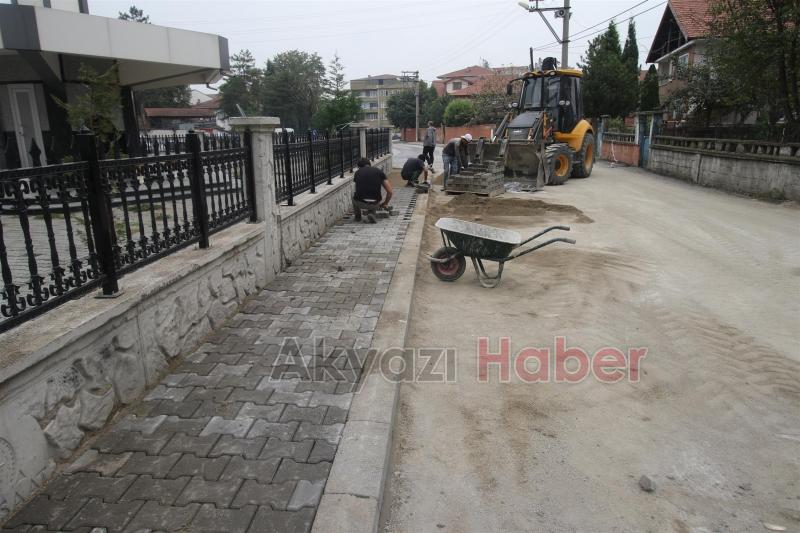 İLÇE MERKEZİNDE KALDIRIM ÇALIŞMALARI DEVAM EDİYOR