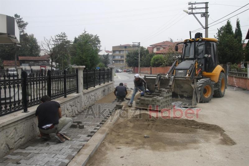 İLÇE MERKEZİNDE KALDIRIM ÇALIŞMALARI DEVAM EDİYOR