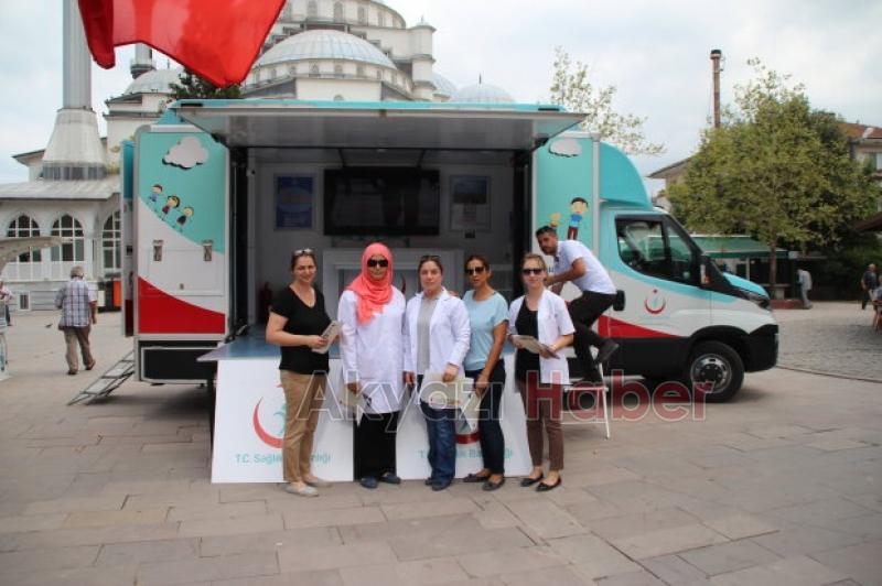 İlçe Sağlık Broşür Dağıttı