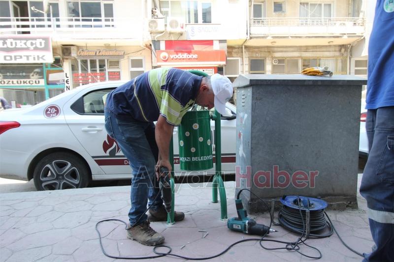 İLÇEMİZİN BELİRLİ BÖLGELERİNE YENİ ÇÖP KUTULARI