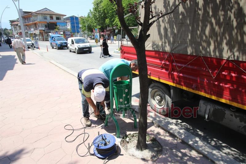 İLÇEMİZİN BELİRLİ BÖLGELERİNE YENİ ÇÖP KUTULARI