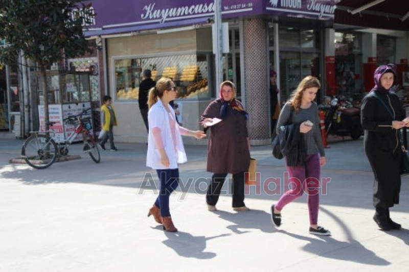 İlçe Sağlık Müdürlüğü Kanser Haftasında Vatandaşları Bilgilendirdi