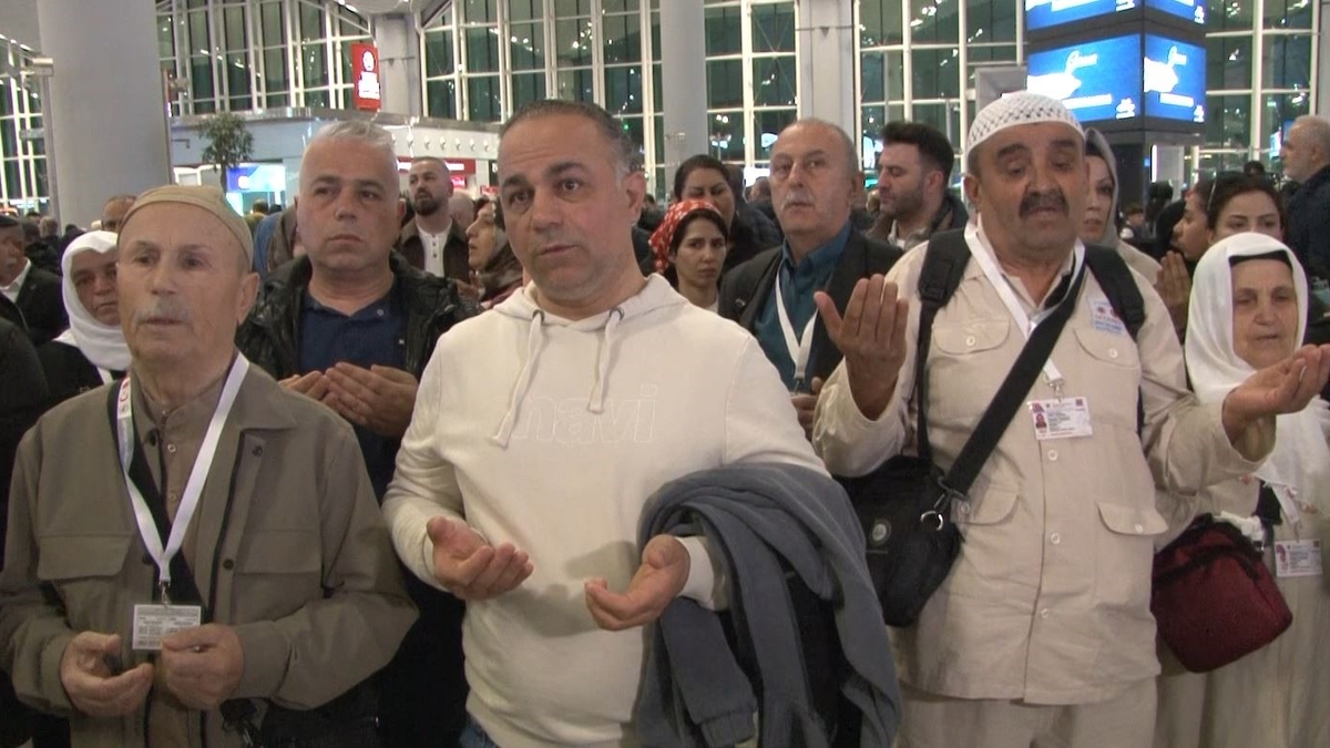 İlk hac kafilesi dualarla uğurlandı