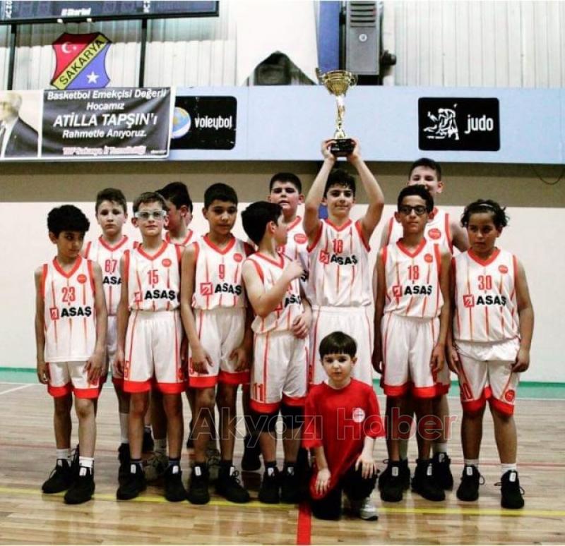 İlk Şampiyonluklarını Annelerine Hediye Ettiler 