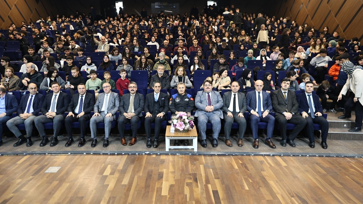 İlk Türk Astronot Alper Gezeravcı Sakarya'da