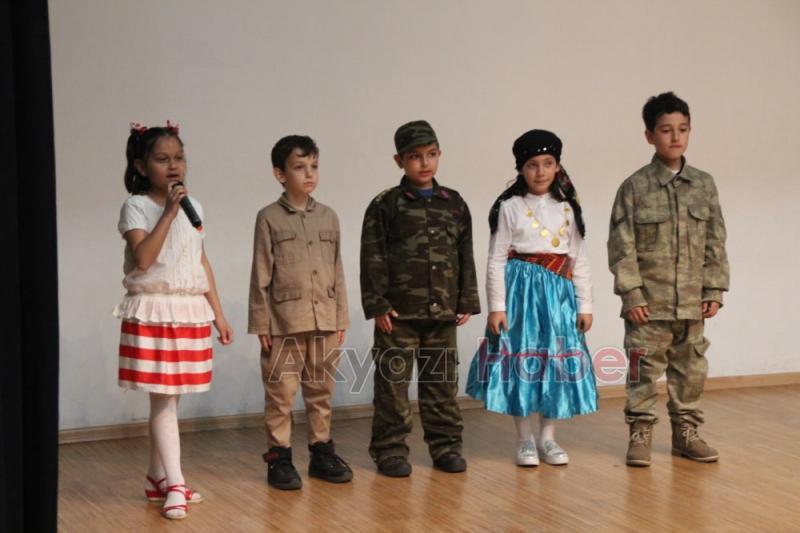 İlkokul Öğrencilerden Çanakkale Gecesi