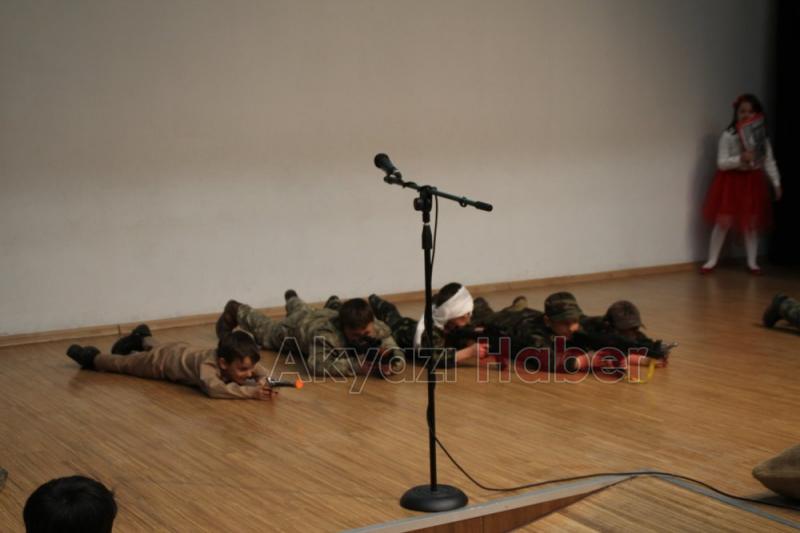 İlkokul Öğrencilerden Çanakkale Gecesi