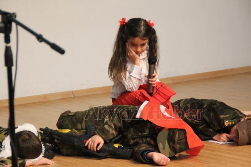 İlkokul Öğrencilerden Çanakkale Gecesi