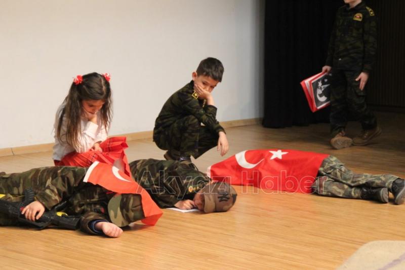 İlkokul Öğrencilerden Çanakkale Gecesi