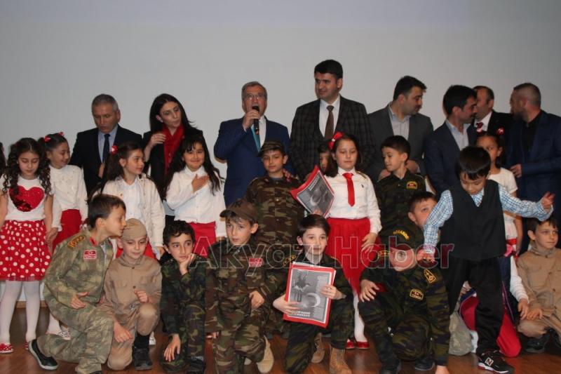 İlkokul Öğrencilerden Çanakkale Gecesi