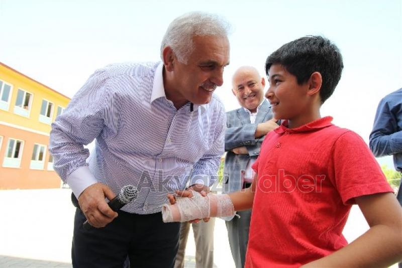 İmam Hatip Ortaokullu Çocuklara Karne Sürprizi