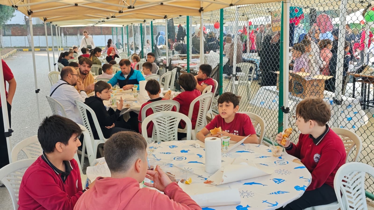 İnönü İlkokulu ve İnönü Ortaokulu’ndan kermes