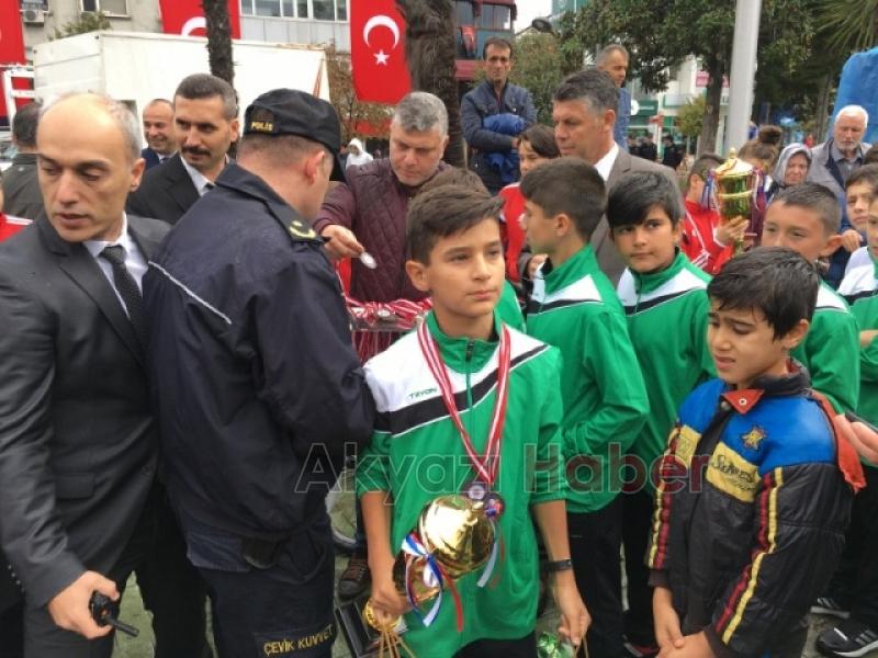 İnönü Ortaokulu Kupa Ve Madalyalarını Aldı