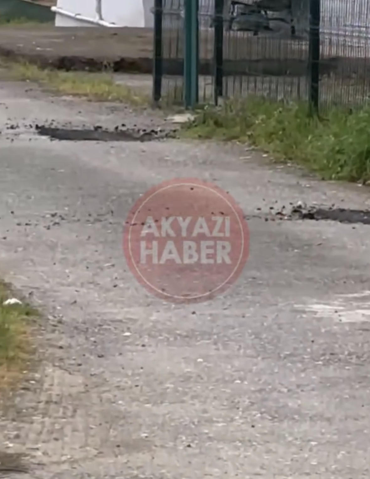 İnternet ekipleri asfalt ezen küçük makinayla Akyazı’yı tanıştırdı 