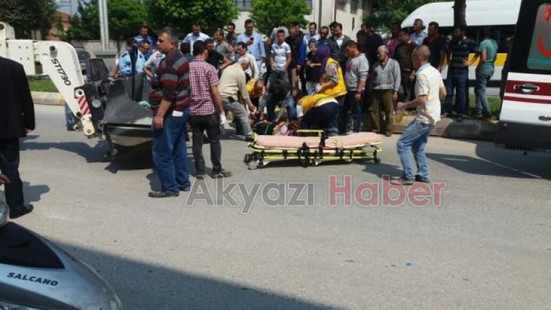İş Makinesi Bisiklet Sürücüsüne Çarptı