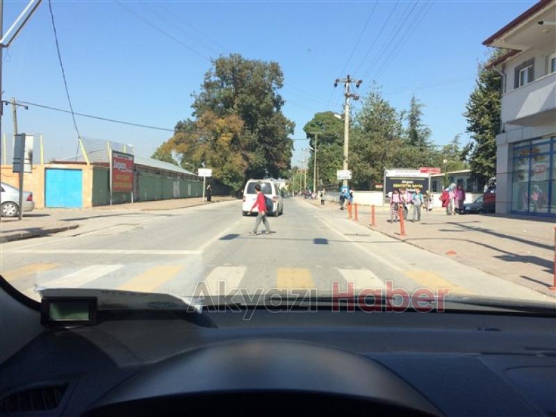 Işık İhlali Yapan Araç Öğrencileri Tehlikeye Soktu 