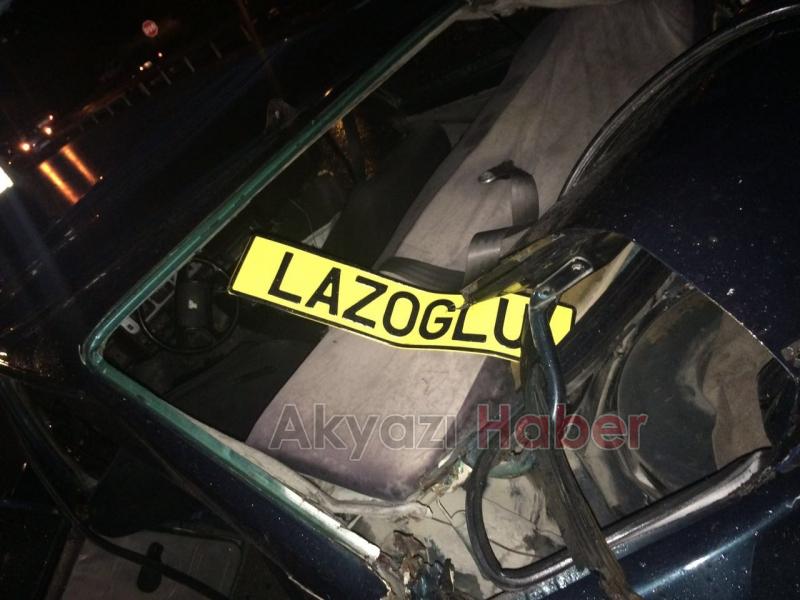 Islak Yolda Kayan Otomobil Bariyerlere Çarptı