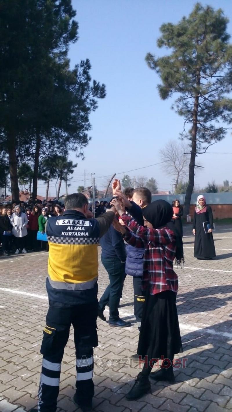 İşmont Halil Bildirici Mesleki ve Teknik Anadolu Lisesinde Öğrencilere afet eğitimi verildi