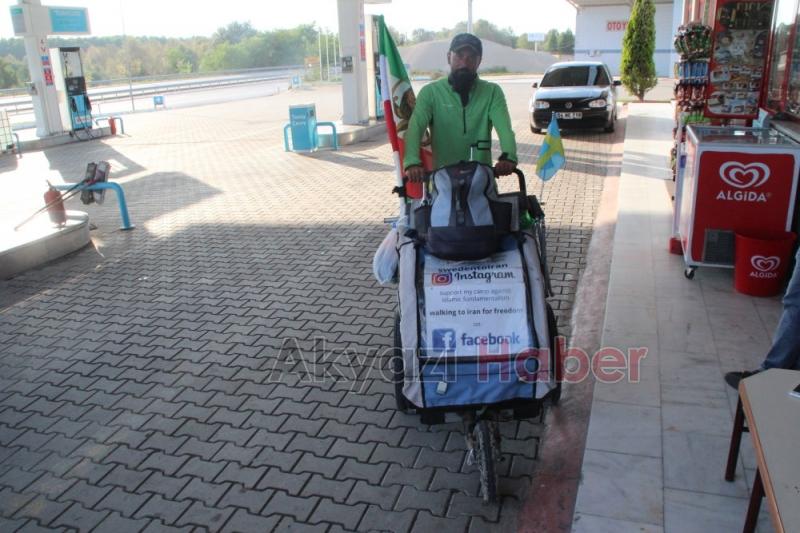 İsveç’ten İran’a Özgürlük İçin Yürüyor