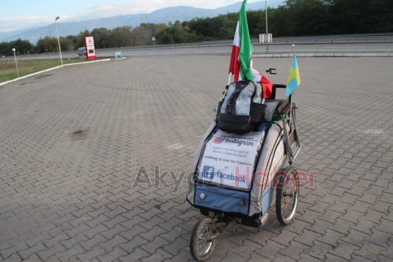 İsveç’ten İran’a Özgürlük İçin Yürüyor