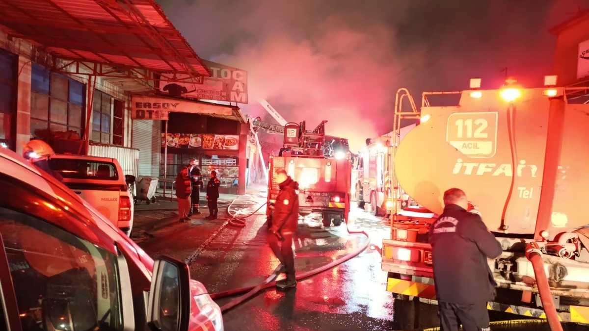 Sanayide büyük yangın; Alevler içinde