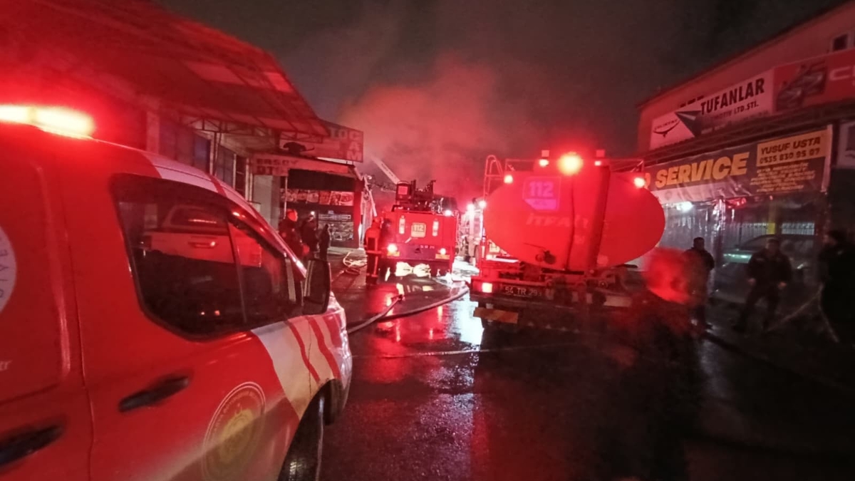 Sanayide büyük yangın; Alevler içinde