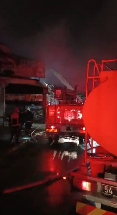 Sanayide büyük yangın; Alevler içinde