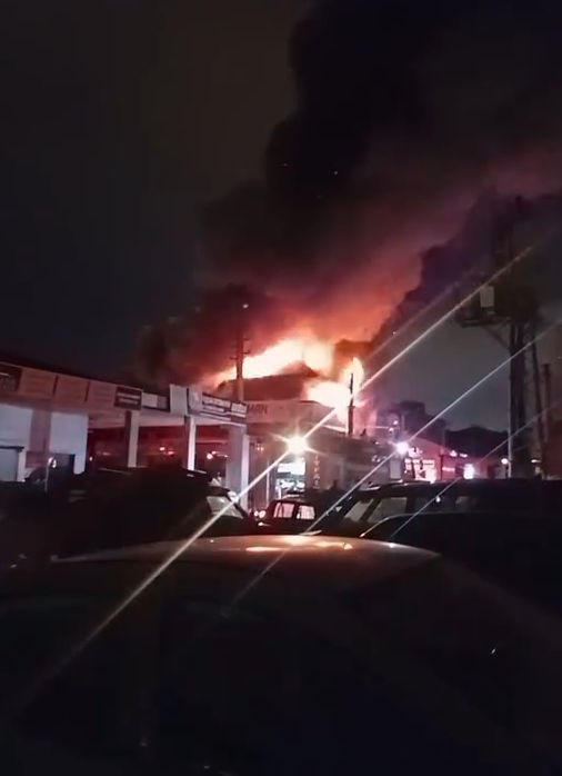 Sanayide büyük yangın; Alevler içinde