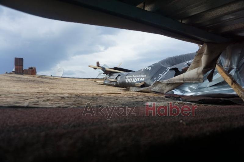 İtfaiyecilerin fırtına ile Mücadelesi Çatıyı uçmaması için halatla bağladılar