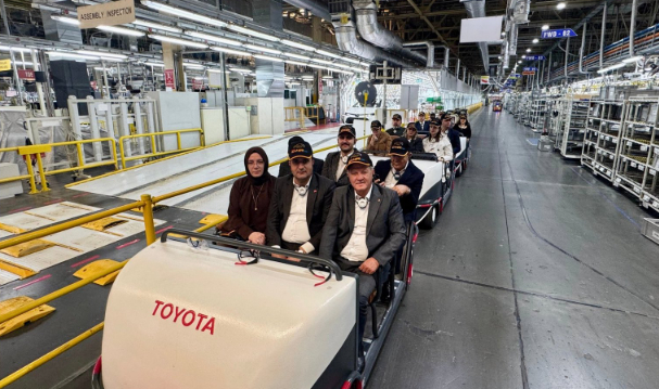 İzmirli iş adamları Toyota Fabrikasını gezdi