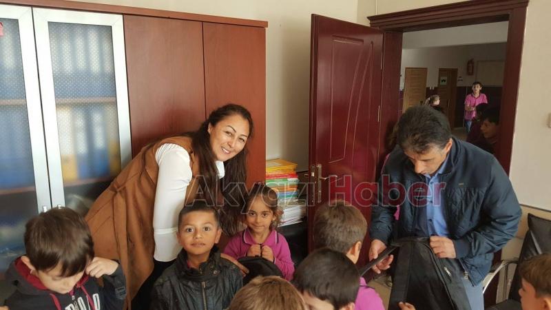 İzmitten Gelip Öğrencilere Yardım Ettiler