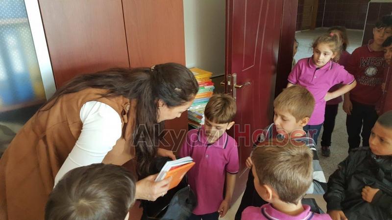 İzmitten Gelip Öğrencilere Yardım Ettiler