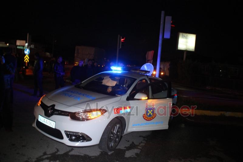 Jandarma Trafik Aracı Otomobil İle Çarpıştı