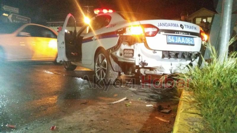 Jandarma Trafik Aracı Otomobil İle Çarpıştı