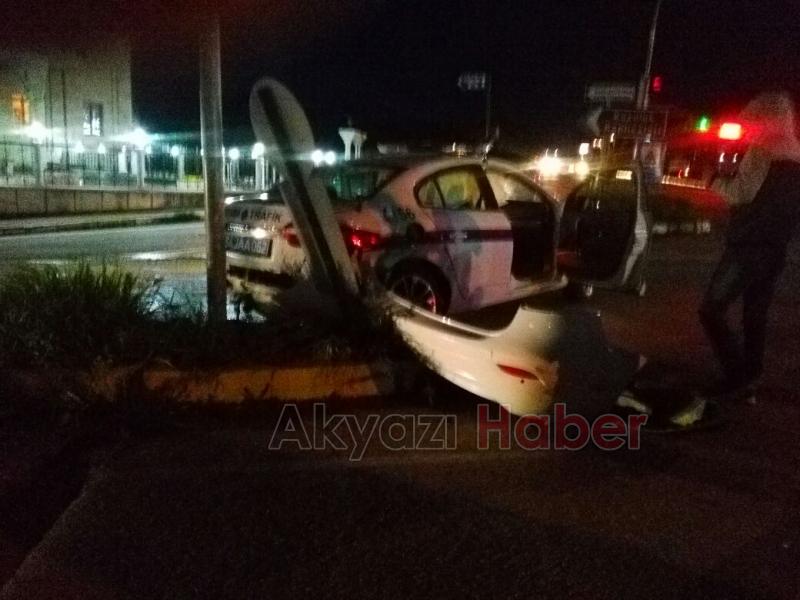 Jandarma Trafik Aracı Otomobil İle Çarpıştı