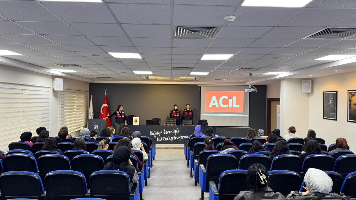 Jandarmadan üniversitede kadına şiddet ve uyuşturucuya karşı farkındalık eğitimi