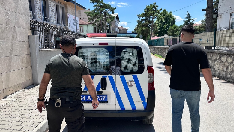 Kaçamadılar! polis, aranan iki hırsızı yakaladı