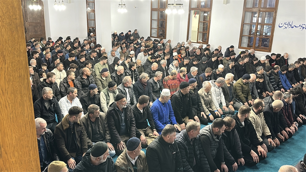 Kadir gecesinde vatandaşlar camilere akın etti