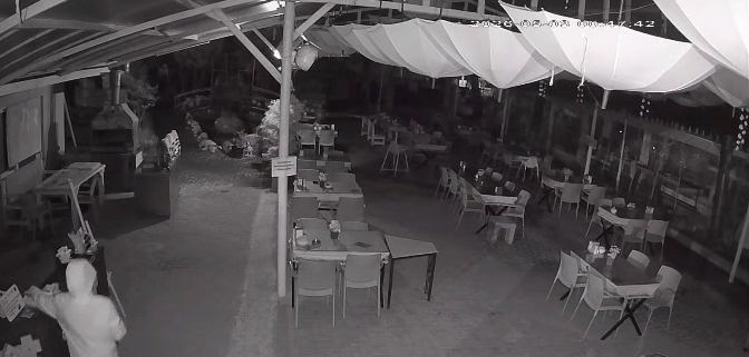 Kafedeki sadaka kutusu 2 kez çalındı; Kameraya yakalandı