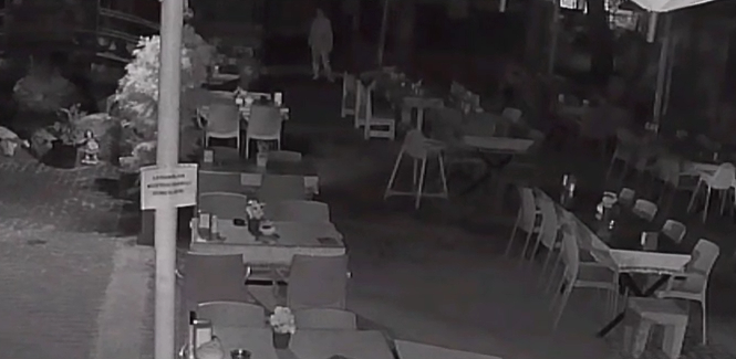 Kafedeki sadaka kutusu 2 kez çalındı; Kameraya yakalandı