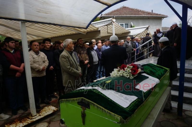 Efeye acı veda Tabutuna okul forması koyuldu