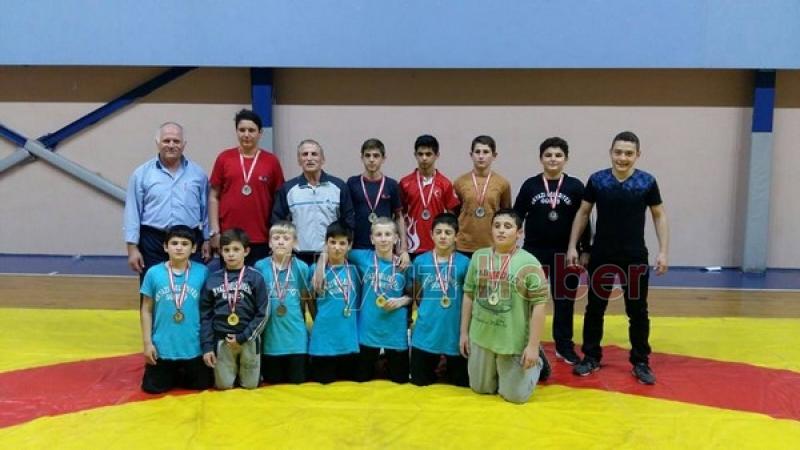 Kamil Özdağın Öğrencileri Hocalarının İzinde