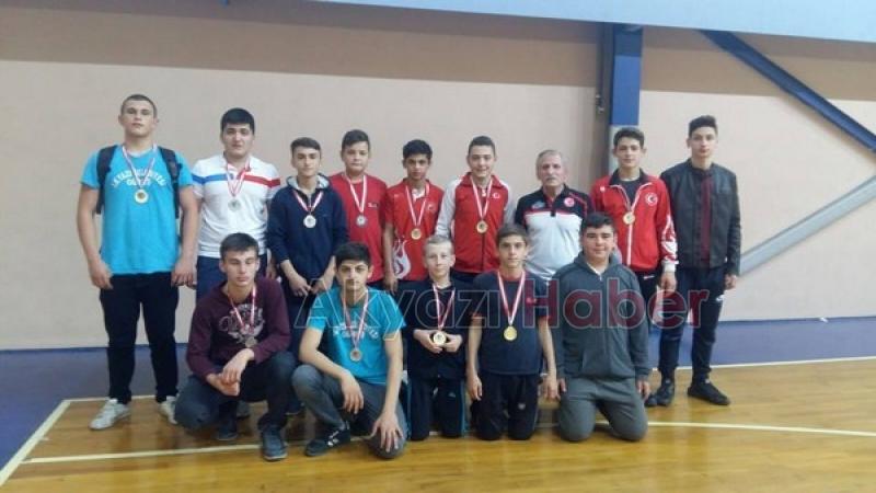 Kamil Özdağın Öğrencileri Hocalarının İzinde