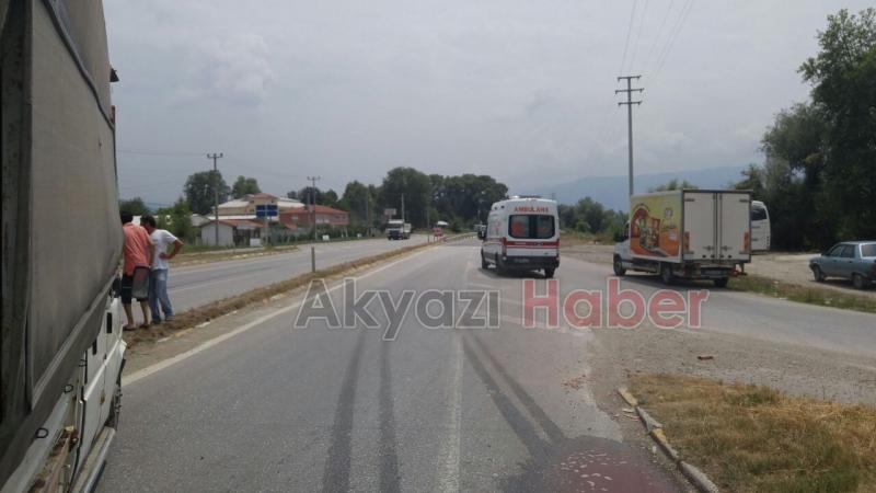 Kamyon ile Karpuz Yüklü Kamyonet Çarpıştı