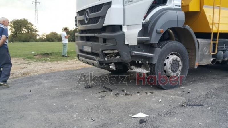 Kamyon İle Otomobil Çarpıştı