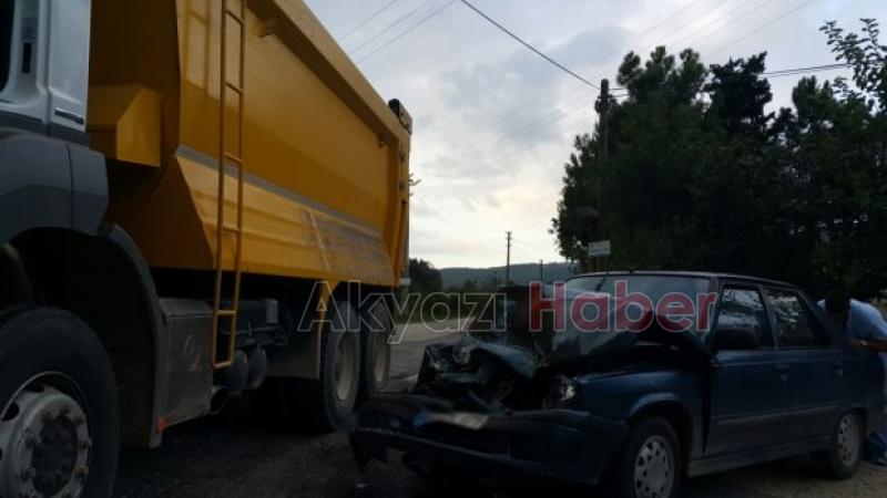 Kamyon İle Otomobil Çarpıştı