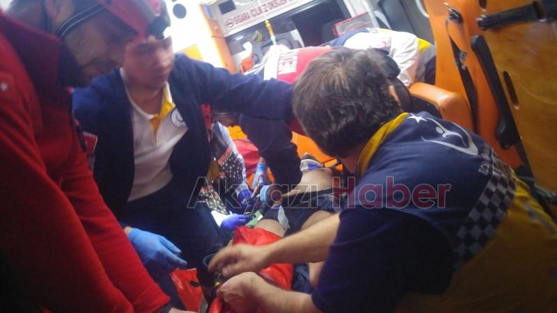 Akyazıda Kamyon Şarampole Yuvarlandı